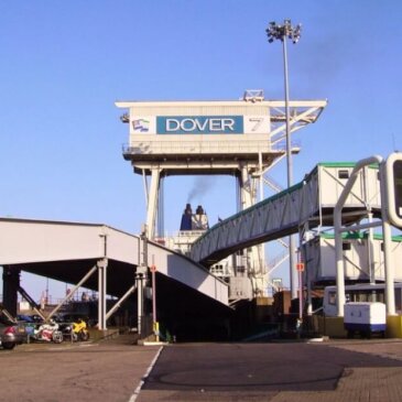يقوم ميناء دوفر بإعداد أكشاك EES لركاب الحافلات، وأجهزة لوحية للسيارات